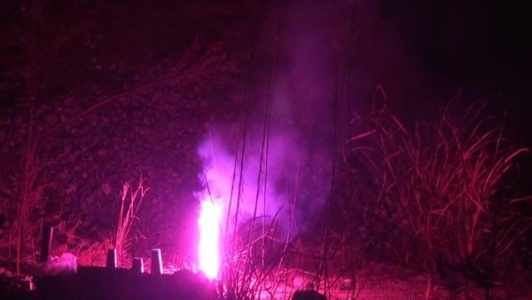 Color Flames Bengaltopf in T1 - Purple